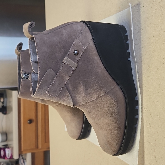 Eileen Fisher Women's Tinker Wedge Ankle Boots/Booties Size 7.5, Taupe, EUC - Picture 2 of 11